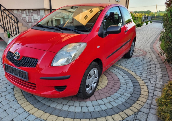 Toyota Yaris cena 14500 przebieg: 89000, rok produkcji 2006 z Pasym małe 529